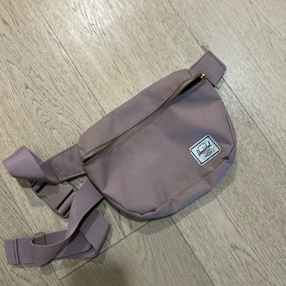 Classic Herschel “hip pack” (or fanny pack). Colour dusty pink (“nirvana”).